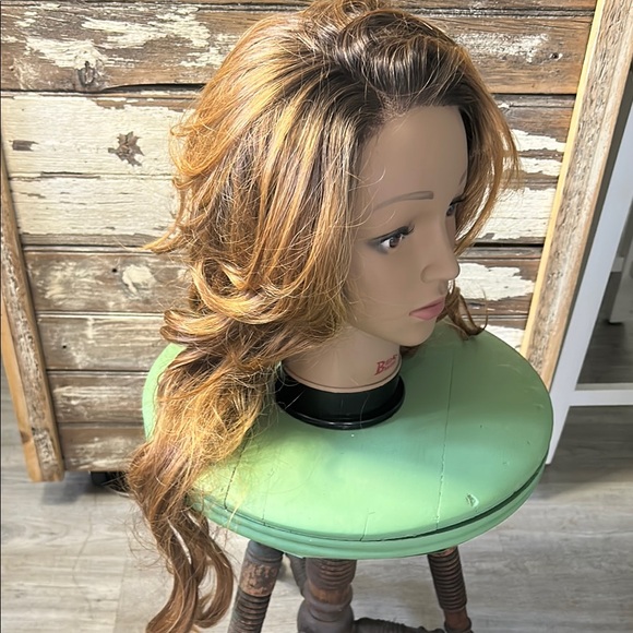 Elegant Blonde with dark root Curly Hair Wig with Natural Shine - Picture 4 of 8
